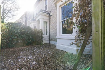 2 bedroom maisonette to rent - Photo 2