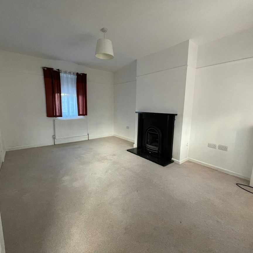 Terraced House to rent on - Photo 1