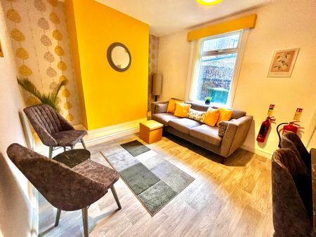 1 bedroom in a house share to rent - Photo 2