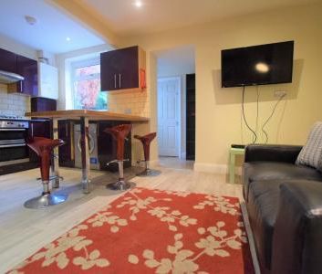 5 Bed Student Home - Glenside Avenue - Photo 3