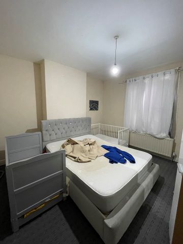 2 Bed Terraced House, Conway Mount, LS8 - Photo 2