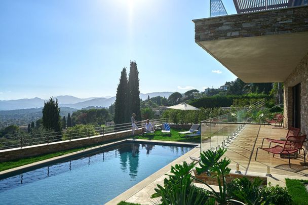 Mougins, Cote d'Azur à louer, vue mer, 5 chambres doubles, piscine, villa contemporaine - Photo 1