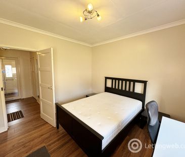 3 Bedroom Flat to Rent - Photo 5