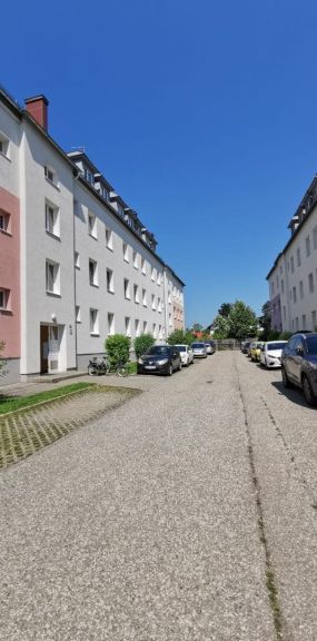 Wohnen mit Wohlfühlfaktor: modernisierte 3-Zimmer-Erdgeschosswohnung in Braunau – hell, praktisch aufgeteilt und ideal gelegen für entspanntes und komfortables Wohnen! Ab sofort verfügbar! - Foto 1