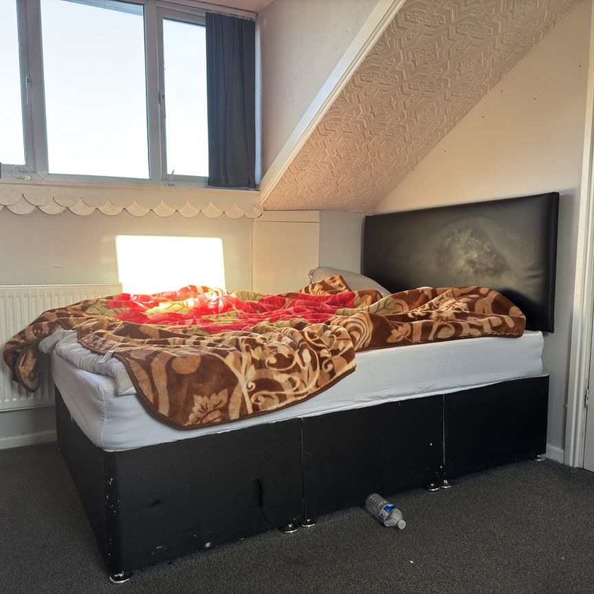 Room in a Shared House, Avon Street, B11 - Photo 1