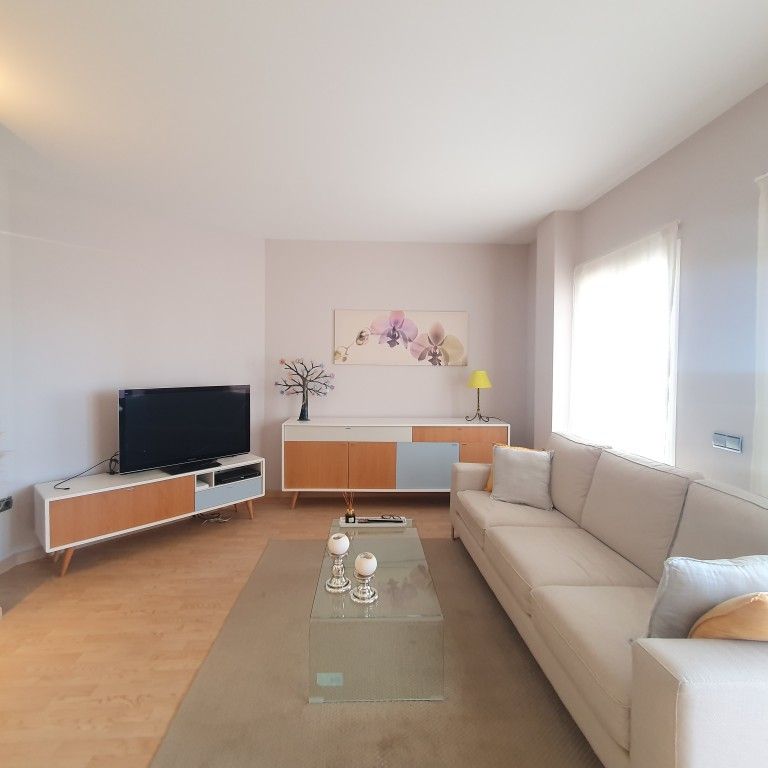 911462 - Apartment for rent El Higuerón, Benalmádena, Málaga, Spain - Photo 1