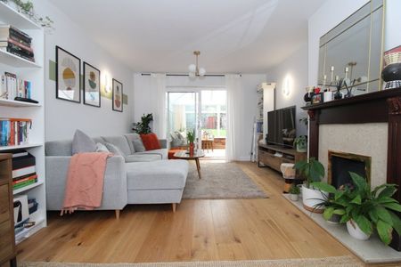 Broadwater Crescent, Stevenage, Hertfordshire - Photo 2