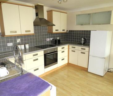 2 bedroom flat to rent - Photo 2