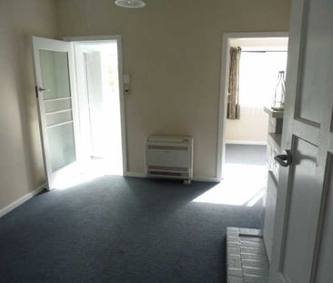 Very tidy home in the heart of Hamilton East. - Photo 6