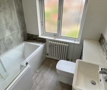 2 bedroom end of terrace house to rent - Photo 5