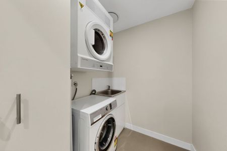 EXECUTIVE FULLY FURNISHED – DESIGNER INTERIORS - Photo 2