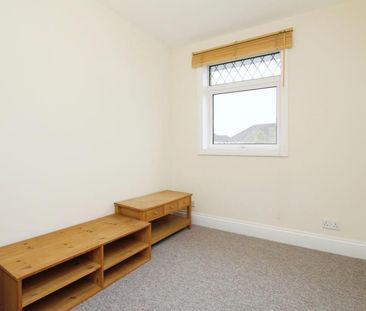 4 bedroom semi-detached house to rent - Photo 4