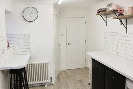 4 bedroom terraced house to rent - Photo 5
