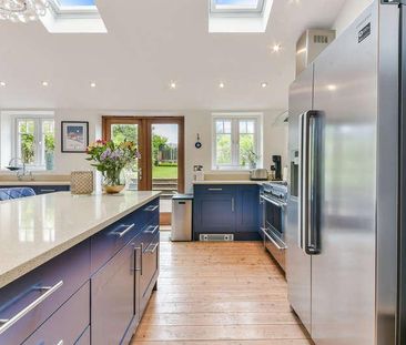 Chart Lane, RH2 - Photo 1