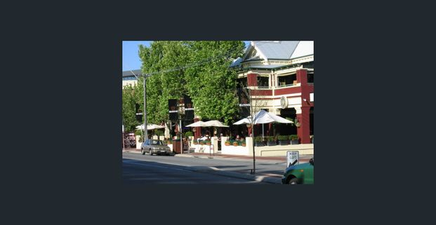 IN THE HEART OF THE CAFE STRIP - FANTASTIC LOCATION - PETS NEGOTIABLE - MOVE IN FOR CHRISTMAS - Photo 1