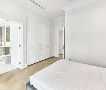 3 bedroom flat in London - Photo 3