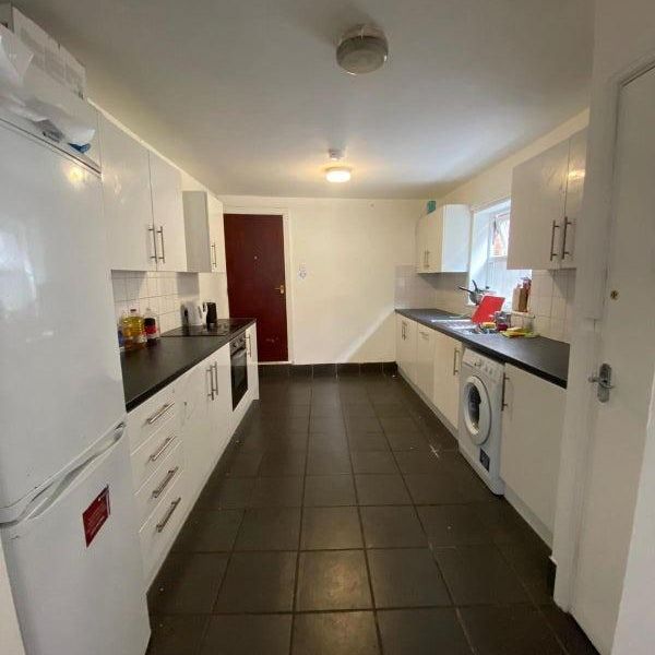 2 bedroom flat share to rent - Photo 1