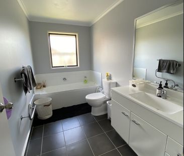 A stunning home in Carlyle Street, open plan kitchen, dining and lo... - Photo 1