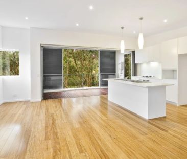 Spacious Renovated Apartment - Photo 4