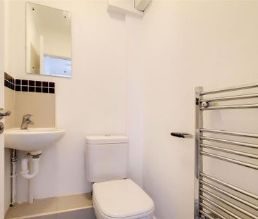 3 bedroom terraced house to rent - Photo 6