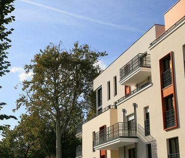 location Appartement T2 DE 38.2m² À RUEIL MALMAISON - Photo 2