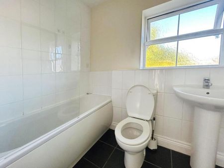 3 bedroom apartment to rent - Photo 4