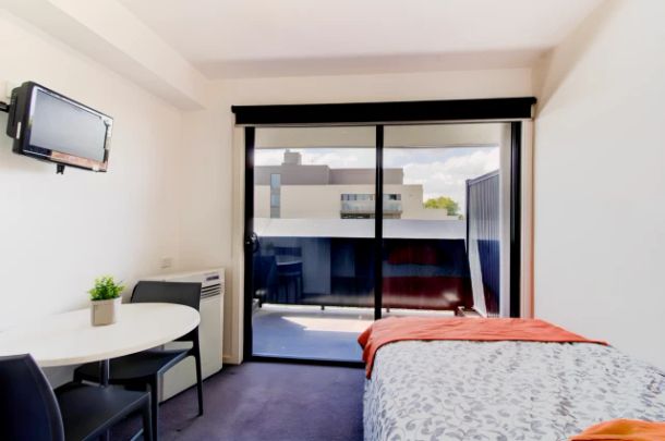 Large 1 Bedroom - Photo 1