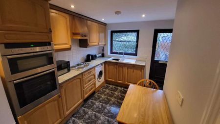 4 bedroom house of multiple occupation to rent - Photo 4