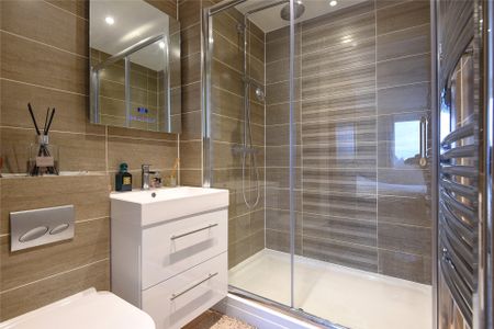 2 bedroom Flat in The Courtyard, Camberley - Photo 5