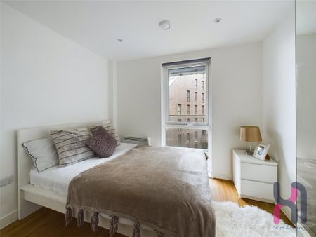 3 bedroom flat to rent - Photo 3