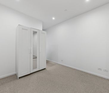 Comfort and Convenience on Mt Alexander Road - Photo 5