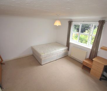 STUDENT Four Bedroom House – Donald Woods Gardens (Surbiton, KT5) - Photo 5