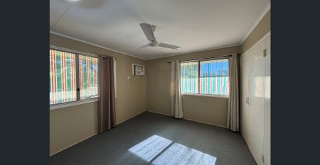 Family Home with Shed! - Photo 5