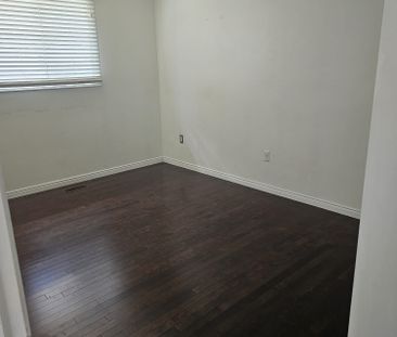 For Lease - 19 Glenayr Street, Hamilton, Ontario - Photo 3