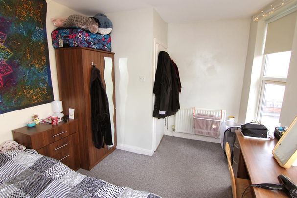 Flat 3, 32 BRUDENELL AVENUE Leeds - LS6 1HD - Photo 1