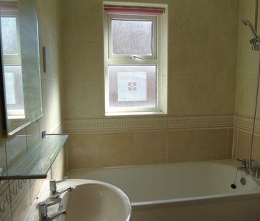 2 bedroom semi-detached house to rent - Photo 2