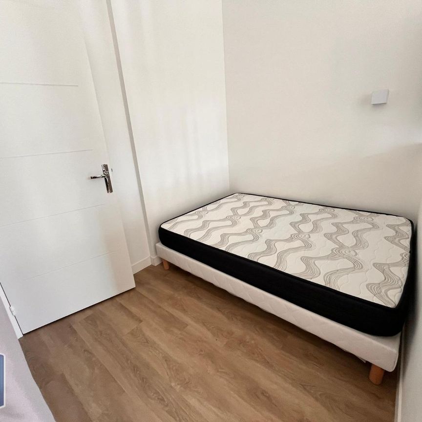 Location Appartement 1 pièce 25m² CHANGE 53810 - Photo 1