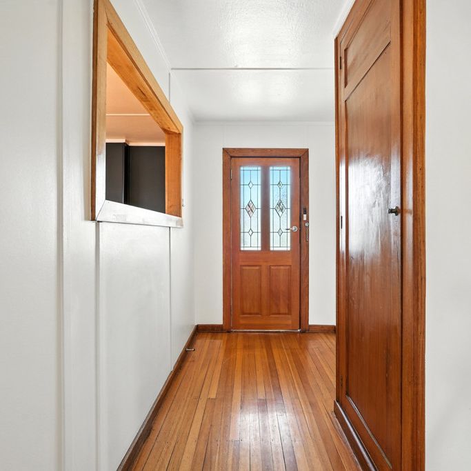 Spacious 3-bedroom family home available now - Photo 1