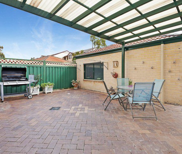 Spacious Townhouse - Easy Living! - Photo 4