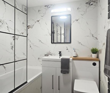 3 bedroom flat to rent - Photo 6