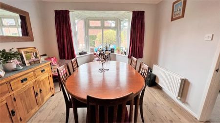 4 bedroom detached house to rent - Photo 3