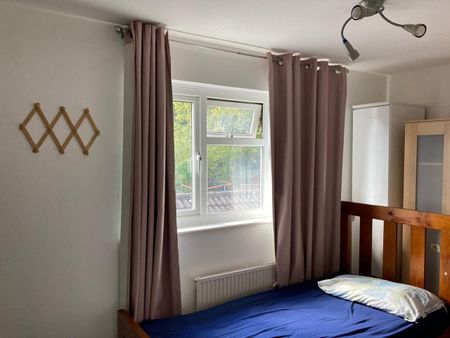 Room in a Shared House, Leygreen Close, LU2 - Photo 4