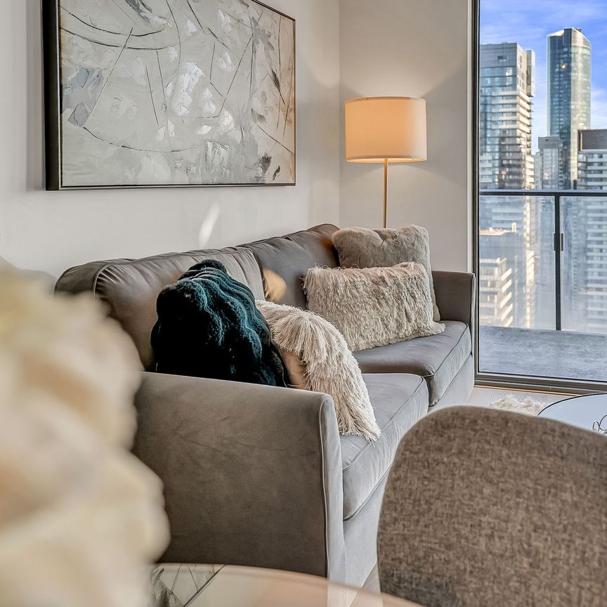 For Lease - 11 Wellesley Street Unit# 4704, Toronto, Ontario - Photo 1