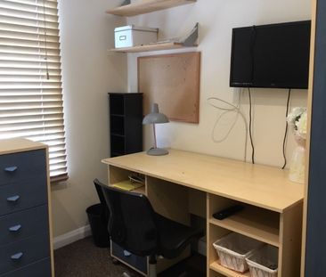 6 bedroom house to rent - Photo 2