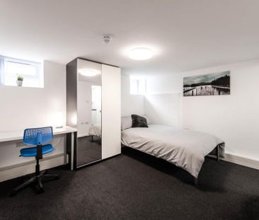 8 bedroom retirement property to rent - Photo 2