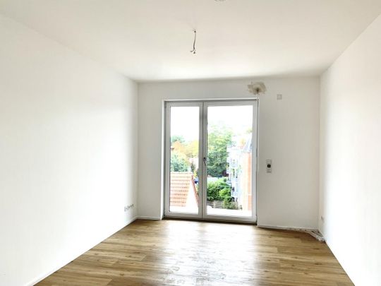 FÜ: Exklusive 3-Zi-Whg (4.OG) mit Dachterrasse + 2 Balkonen, inkl. EBK, Aufzug + 2 TG-Stellplätzen - Photo 1