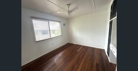 3-Bedroom Home with Study, A/C & Big Outdoor Deck - Photo 4