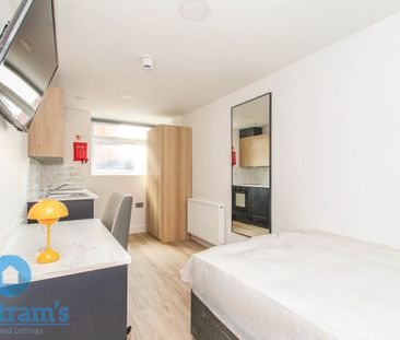 4 bed Apartment for Rent - Photo 4