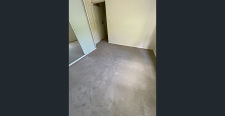 Central Apartment with Sunny Balcony - Photo 5