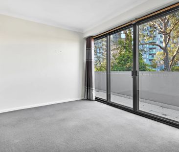 A Standout Home in the Heart of Chippendale - Photo 4